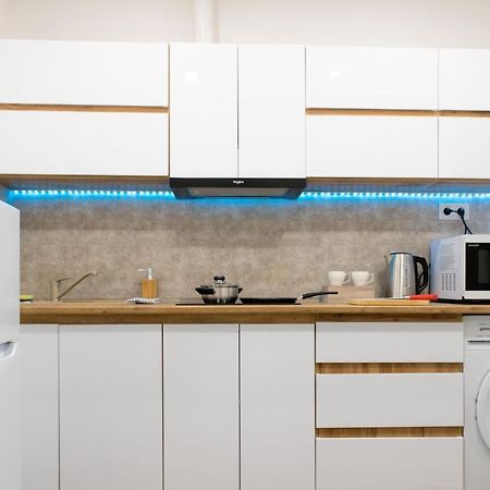 The Central Border Premium Apartment Штурово Экстерьер фото