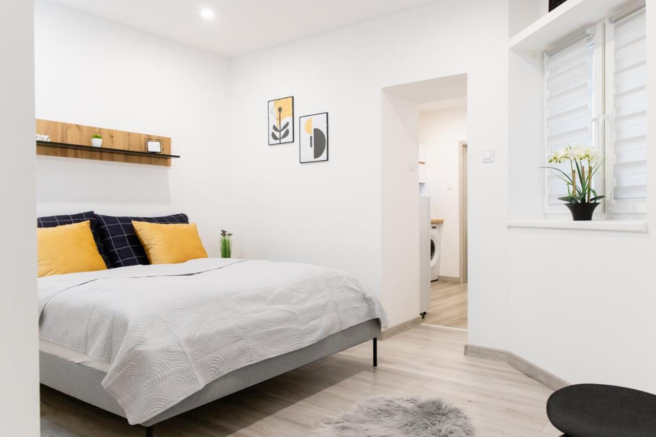 The Central Border Premium Apartment Штурово Экстерьер фото