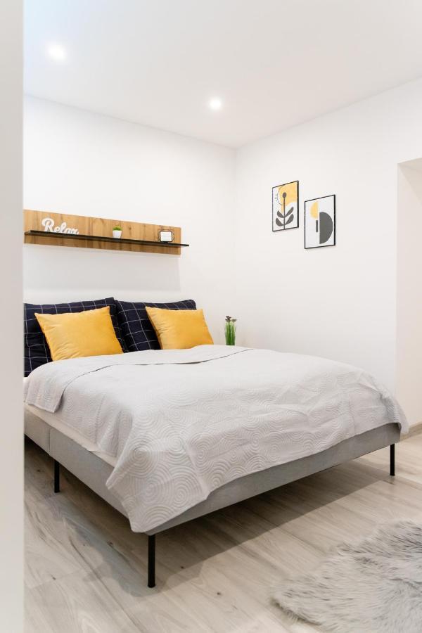 The Central Border Premium Apartment Штурово Экстерьер фото
