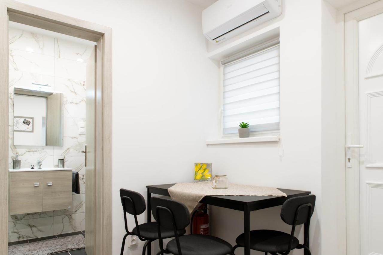 The Central Border Premium Apartment Штурово Экстерьер фото