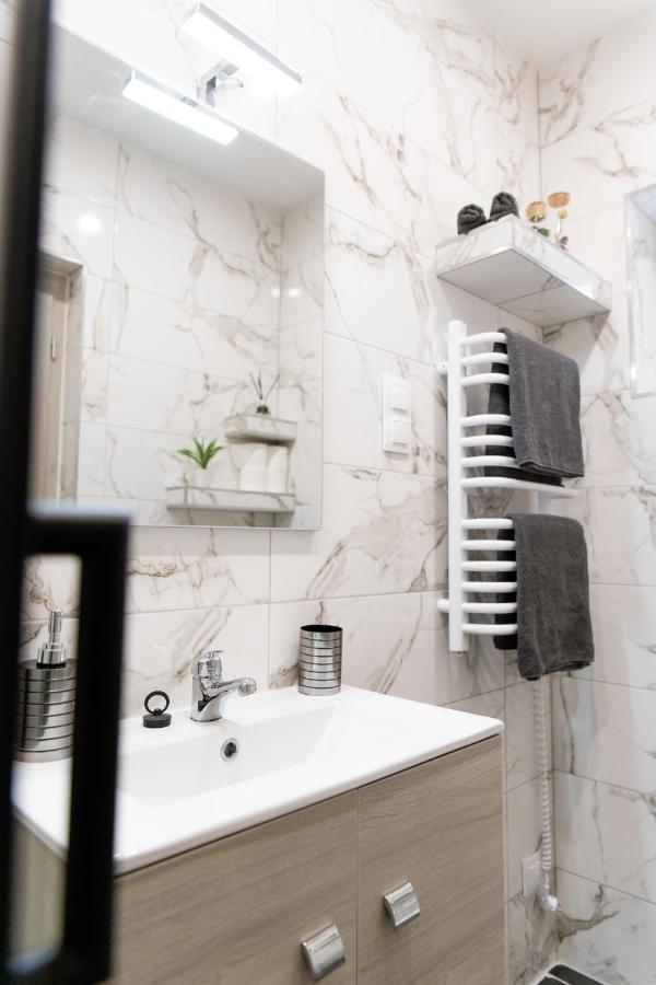The Central Border Premium Apartment Штурово Экстерьер фото